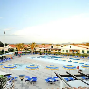 In Cecina Mare With Outdoor Pool Appartamento